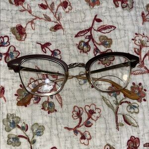 Vintage Style Brown and Gold Glasses
Bausch Lomb 1/10 12K GF Vintage